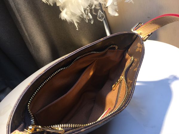 leather classic fashion handbag card bag zero wallet men's and women's backpacks single shoulder bag
leather classic fashion handbag card bag zero wallet men's and women's backpacks single shoulder bag