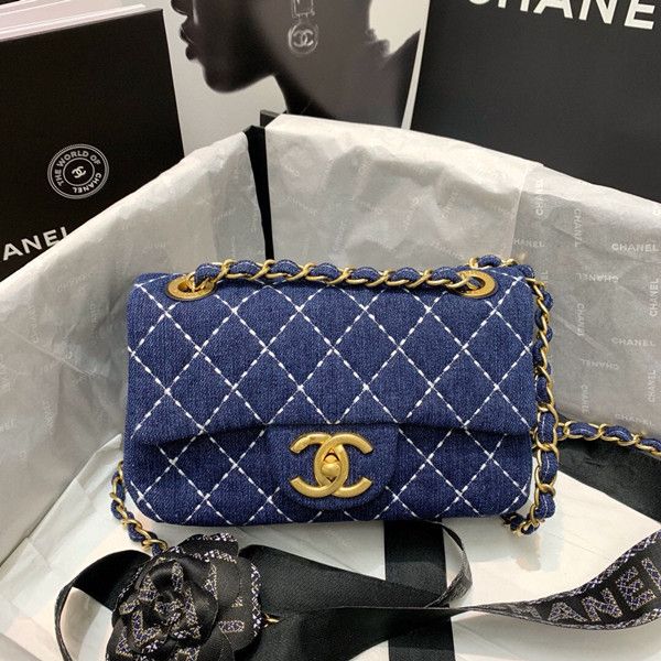 new classic lady's handbag 7a high-end custom quality handbag fashion business casual style gold metal accessories with long shoulder s
new classic lady's handbag 7a high-end custom quality handbag fashion business casual style gold metal accessories with long shoulder s