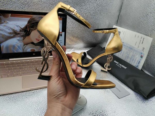 classic sandals lady summer 2019 designer's luxury sandals metal buckle large size genuine leather high-heeled women's shoes 8.5 1, Black
classic sandals lady summer 2019 designer's luxury sandals metal buckle large size genuine leather high-heeled women's shoes 8.5 1, Black