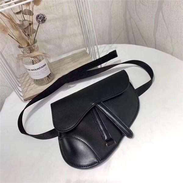 new global classic deluxe matching leather leather waist bag tote 2214-1 size 21cm 18cm 3cm
new global classic deluxe matching leather leather waist bag tote 2214-1 size 21cm 18cm 3cm