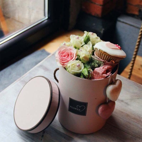 simple mix materials handheld flowers bouquet mini paper packing box case with lid bucket florist gift storage box
simple mix materials handheld flowers bouquet mini paper packing box case with lid bucket florist gift storage box