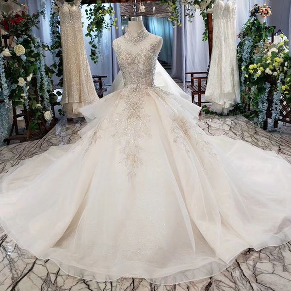 2019 plus size ruffled wedding gown illusion high neck sleeveless open keyhole back shining crystal lace applique vestido de novia boho new, White
2019 plus size ruffled wedding gown illusion high neck sleeveless open keyhole back shining crystal lace applique vestido de novia boho new, White