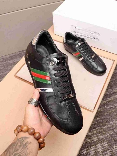 2020 new luxury fashion white black leather bicycle shoes gold red comfortable retro men flat sneakers casual shoes, Black;red 
2020 new luxury fashion white black leather bicycle shoes gold red comfortable retro men flat sneakers casual shoes, Black;red