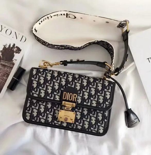 New fa hion vintage handbag women bag handbag wallet for ladie cro body bag wallet female houlder bag mnh4151
New fa hion vintage handbag women bag handbag wallet for ladie cro body bag wallet female houlder bag mnh4151