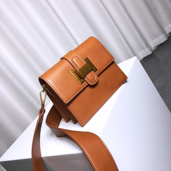 elegant2019 buckle insert belt small square woman xia qiaokuan straps diagonal trend single shoulder packet lock catch package
elegant2019 buckle insert belt small square woman xia qiaokuan straps diagonal trend single shoulder packet lock catch package