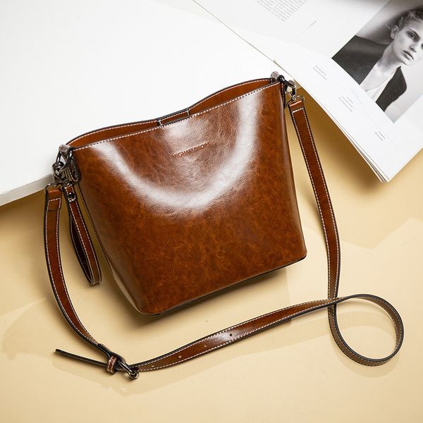women's shoulder bag 2020 new bucket bag fashion messenger small oil wax leather mother
women's shoulder bag 2020 new bucket bag fashion messenger small oil wax leather mother