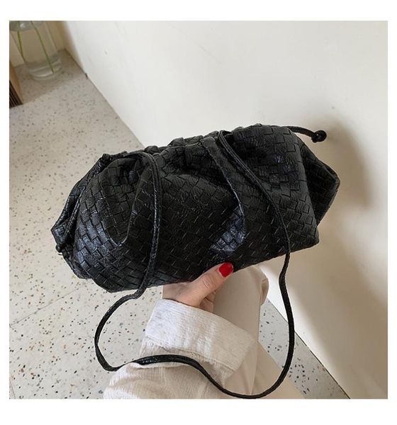 2020 new clouds pillow bags woven hand bag day clutch bag purses and handbags women knitting crossbody
2020 new clouds pillow bags woven hand bag day clutch bag purses and handbags women knitting crossbody