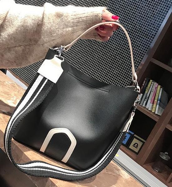 ladies bag 2020 newset messenger handbag shoulder bag simple tassel bucket big bags tide wild
ladies bag 2020 newset messenger handbag shoulder bag simple tassel bucket big bags tide wild