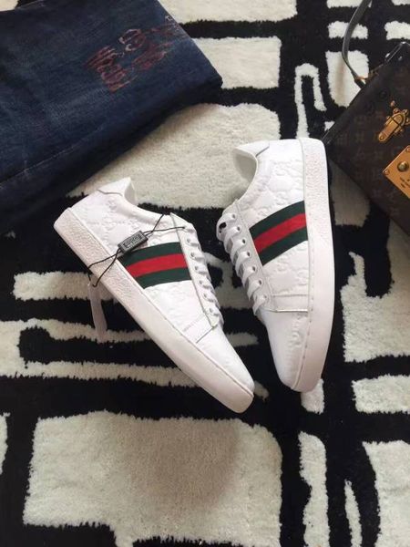2019 new man white black Real leather running shoes sneaker male green/red/green stripe flat shoes leisure sports with original box
2019 new man white black Real leather running shoes sneaker male green/red/green stripe flat shoes leisure sports with original box
