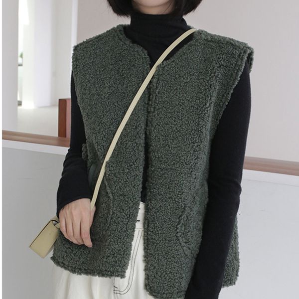 mevgo2019 new winter new granular velvet warm vest woman solid autumn pockets fuzzy vest femme sleeveless hd2612, Black;white
mevgo2019 new winter new granular velvet warm vest woman solid autumn pockets fuzzy vest femme sleeveless hd2612, Black;white