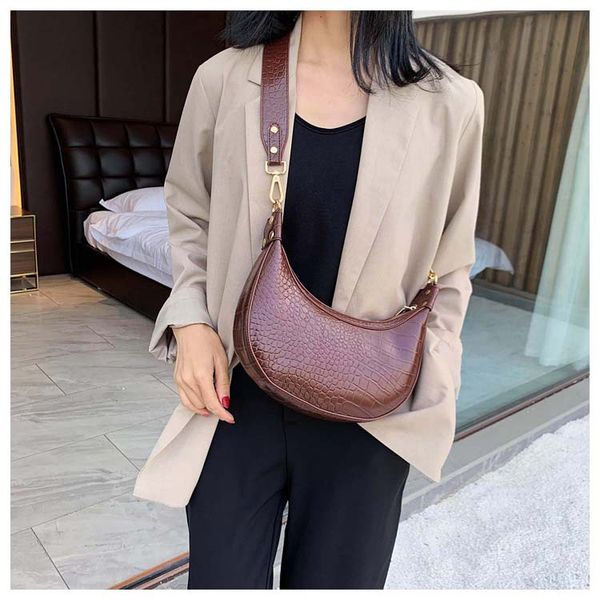 2020 new shoulder bag fashion clutch bag foreign crocodile pattern zipper handbag oblique cross armpit
2020 new shoulder bag fashion clutch bag foreign crocodile pattern zipper handbag oblique cross armpit