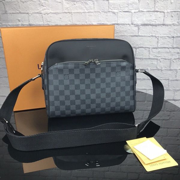 messenger bag for men leather totes handbags shoulder reporter bags for man size:30 x 25 x 7 cm
messenger bag for men leather totes handbags shoulder reporter bags for man size:30 x 25 x 7 cm