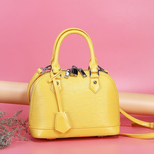 new fashion shell bag genuine leather women's handbag shoulder messenger bag 
new fashion shell bag genuine leather women's handbag shoulder messenger bag