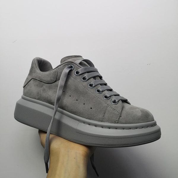 2020 men designer shoes 100% suede leather black platform oversized sneakers women fashion lace-up trainers wedding shoes with new box
2020 men designer shoes 100% suede leather black platform oversized sneakers women fashion lace-up trainers wedding shoes with new box