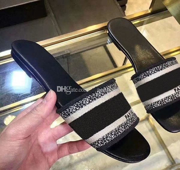 2020 new summer designer sandals women sandals with correct flower designer flip flops flat embroidery sandals woman designer slide shoes, Black
2020 new summer designer sandals women sandals with correct flower designer flip flops flat embroidery sandals woman designer slide shoes, Black