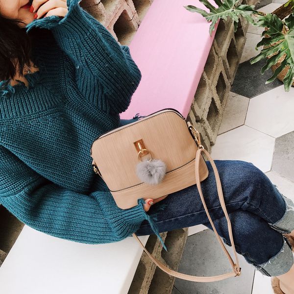 2020 fashion shell women messenger bag ladies bag pu leather mini female hairball shoulder pink handbag bolsas
2020 fashion shell women messenger bag ladies bag pu leather mini female hairball shoulder pink handbag bolsas