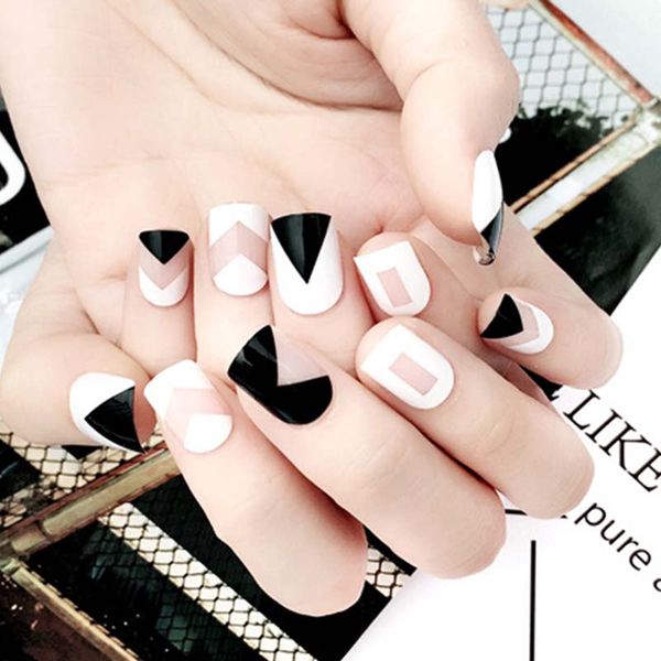 24pcs/box with 2g glue fashion black white false nails short geometric triangle full cover press on nails artificial fake, Red;gold
24pcs/box with 2g glue fashion black white false nails short geometric triangle full cover press on nails artificial fake, Red;gold