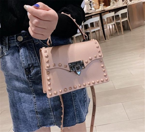 дизайнерские роскошные сумки плеча женщин креста тела luxury сумки известный дизайнер бренда rivet женщины матовый кожа сладкие дамы стиль f
дизайнерские роскошные сумки плеча женщин креста тела luxury сумки известный дизайнер бренда rivet женщины матовый кожа сладкие дамы стиль f