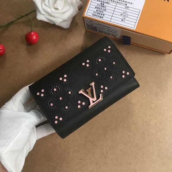 international brand lady holding bag fashion entertainment bag classic charm exquisite fashion design party delivery, Black;red
international brand lady holding bag fashion entertainment bag classic charm exquisite fashion design party delivery, Black;red