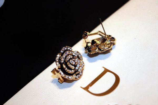 wholesale- glittering new ins fashion luxury designer elegant camellia flower diamond stud earrings for woman girls, Golden;silver
wholesale- glittering new ins fashion luxury designer elegant camellia flower diamond stud earrings for woman girls, Golden;silver