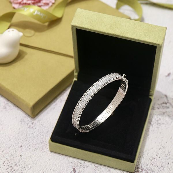 women's bracelet 2019 new hand inlay zircon super fashion can be matched with the upper body beautiful designer bracelet ing, Black
women's bracelet 2019 new hand inlay zircon super fashion can be matched with the upper body beautiful designer bracelet ing, Black