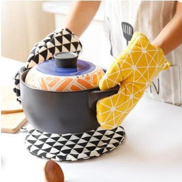 1pc cotton oven glove heatproof mitten kitchen cooking microwave oven mitt insulated non-slip glove thickening 5 patterns to choose
1pc cotton oven glove heatproof mitten kitchen cooking microwave oven mitt insulated non-slip glove thickening 5 patterns to choose