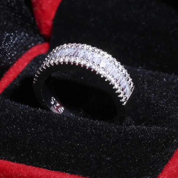 luxury design sparkling diamond engagement ring elegant cubic zirconia paved copper brass 925 silver jewelry size 6 7 8 9 10
luxury design sparkling diamond engagement ring elegant cubic zirconia paved copper brass 925 silver jewelry size 6 7 8 9 10
