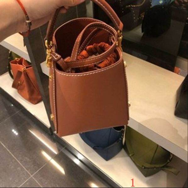 2020 высокое качество кожа женщины кошелек сумочка косметические сумки хозяйственная сумка дизайнерская сумка женская роскошная дизайнерская
2020 высокое качество кожа женщины кошелек сумочка косметические сумки хозяйственная сумка дизайнерская сумка женская роскошная дизайнерская