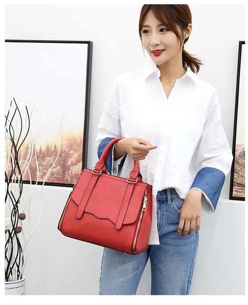 fashion retro trend design postman ladies handbag oil wax large capacity single shoulder slung ladies bag wholesale
fashion retro trend design postman ladies handbag oil wax large capacity single shoulder slung ladies bag wholesale