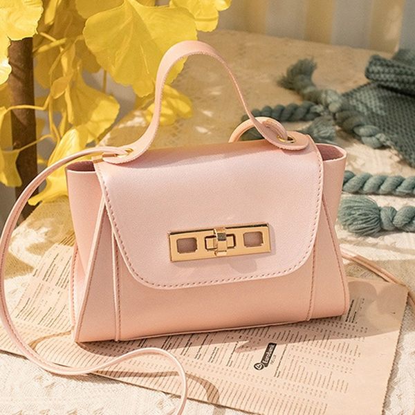 women's fashion pu leather female solid metal lock bag shoulder strap bag messenger small square package 2020 new
women's fashion pu leather female solid metal lock bag shoulder strap bag messenger small square package 2020 new