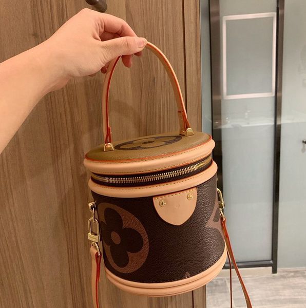 топ 2020 горячие сумки кошельки женщин crossbody сумка цветок мешки плеча мешок посыльного сумки кошелек сцепления сумки тотализаторов -0431, Black
топ 2020 горячие сумки кошельки женщин crossbody сумка цветок мешки плеча мешок посыльного сумки кошелек сцепления сумки тотализаторов -0431, Black