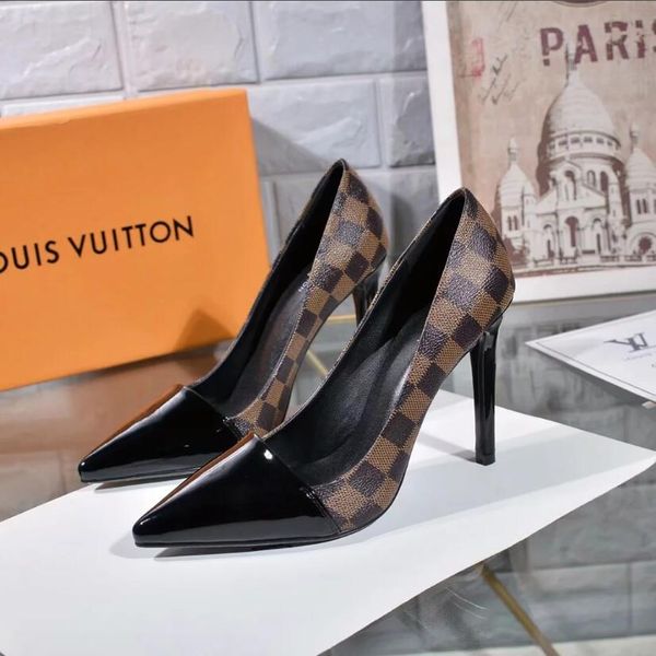 Классический марка Red Bottom Высокий каблук плоский с обнаженной черной лакированно
Классический марка Red Bottom Высокий каблук плоский с обнаженной черной лакированно