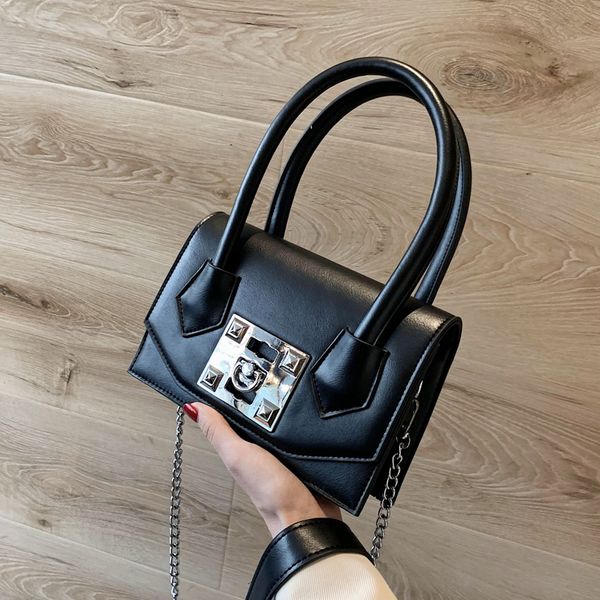 new original design fashion handbag rivet bag vintage underarm bag chain crossbody width 21cm height 14.5cm thickness 6.5cm
new original design fashion handbag rivet bag vintage underarm bag chain crossbody width 21cm height 14.5cm thickness 6.5cm