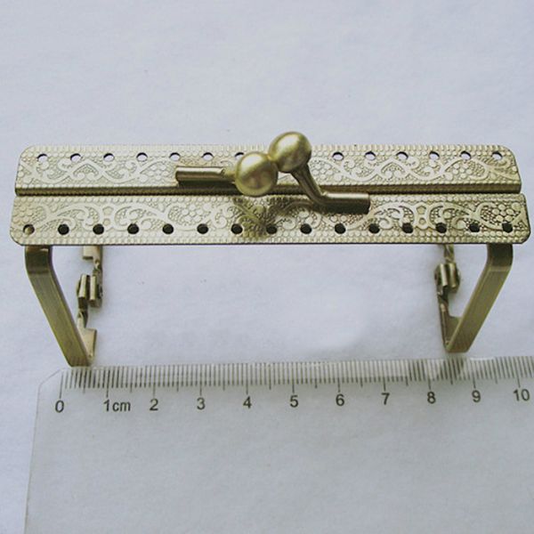 9cm stereoscopic design straight knurling edge kiss buckle women purse frame diy coin bag making metal clasp hardware 10pcs/lot, Black
9cm stereoscopic design straight knurling edge kiss buckle women purse frame diy coin bag making metal clasp hardware 10pcs/lot, Black