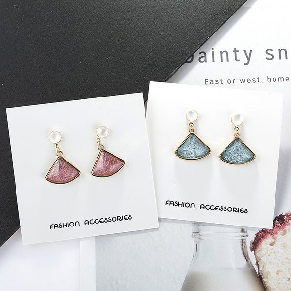 dangle & chandelier 2021 fashion women's earrings classic round dress shape acrylic geometric stud for women party jewelry wholesaler, Silver
dangle & chandelier 2021 fashion women's earrings classic round dress shape acrylic geometric stud for women party jewelry wholesaler, Silver