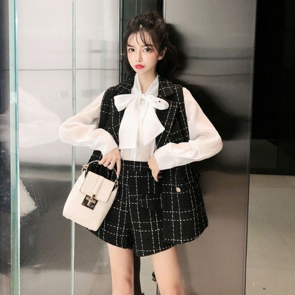 business wear temperament goddess fan three-piece butterfly lace-up shirt tweed vest jacket high waist wide leg shorts, Black;white
business wear temperament goddess fan three-piece butterfly lace-up shirt tweed vest jacket high waist wide leg shorts, Black;white