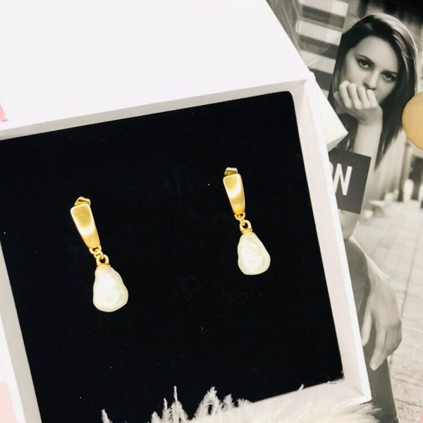 2020 new simple style shaped bead pendant wild fashion designer earrings luxury designer jewelry women earrings, Golden
2020 new simple style shaped bead pendant wild fashion designer earrings luxury designer jewelry women earrings, Golden