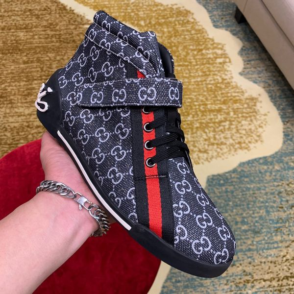 casual men's shoes fashion designer sports shoes high-luxury casual leather men's shoes size 38-45, Black
casual men's shoes fashion designer sports shoes high-luxury casual leather men's shoes size 38-45, Black