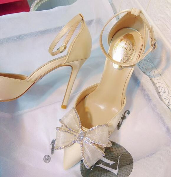 simple women pumps thin high heel satin shallow mouth pointed nightclub sandals women shoes cs10, Black
simple women pumps thin high heel satin shallow mouth pointed nightclub sandals women shoes cs10, Black