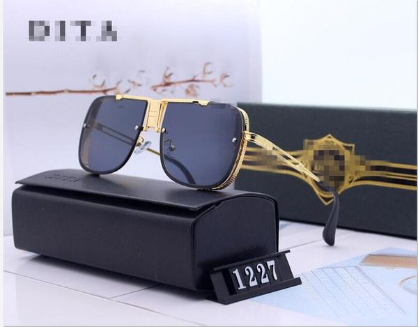 2019 new lady driving high resolution sunglasses with large frame gradient lenses, Blue;gray
2019 new lady driving high resolution sunglasses with large frame gradient lenses, Blue;gray