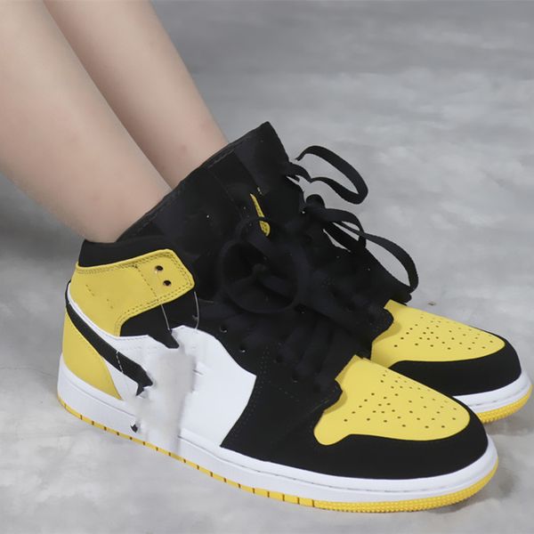 jumpman 1 mid yellow toe black 852542 071 with black maize white breathable sneakers womans men designer sneakers schoenen, White;red
jumpman 1 mid yellow toe black 852542 071 with black maize white breathable sneakers womans men designer sneakers schoenen, White;red