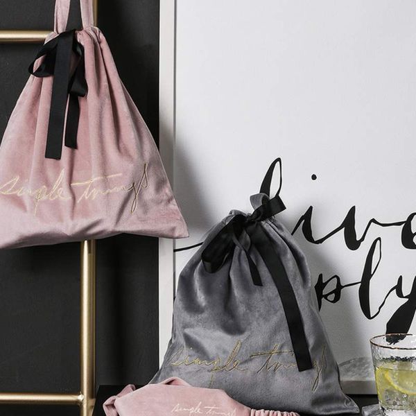 2019 portable drawstring bags girls shoes bags women nordic velvet travel pouch college students clothes makeup package bag
2019 portable drawstring bags girls shoes bags women nordic velvet travel pouch college students clothes makeup package bag