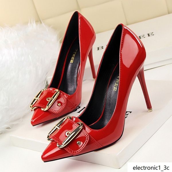 the high-heeled shoes are designed by the popular pu leather shoes for the formal high-heeled shoes for women s holiday parties, weddings 09
the high-heeled shoes are designed by the popular pu leather shoes for the formal high-heeled shoes for women s holiday parties, weddings 09