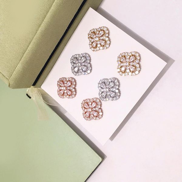 2019 new classic golden flower кристалл полые серьги стержня для женщин модельера валентина марка ювелирные изделия для женщин с boxs, Golden;silver
2019 new classic golden flower кристалл полые серьги стержня для женщин модельера валентина марка ювелирные изделия для женщин с boxs, Golden;silver