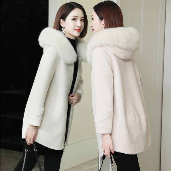 2020 new winter women loose real fur collar hooded natural sheep shearing fur coat female genuine lambswool outerwear n255, Black
2020 new winter women loose real fur collar hooded natural sheep shearing fur coat female genuine lambswool outerwear n255, Black