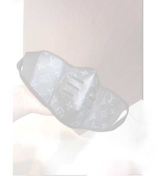 2l силиконовые открытый кожа половина face mask, мода монограммой печати крышки маски рот остаться в безопасном в стиле мужчин и женщин, Black
2l силиконовые открытый кожа половина face mask, мода монограммой печати крышки маски рот остаться в безопасном в стиле мужчин и женщин, Black
