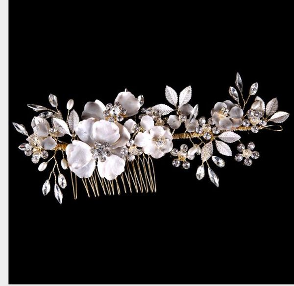 bride handmade flower hair comb white wedding dress with headwear bride jewelry, Slivery;golden
bride handmade flower hair comb white wedding dress with headwear bride jewelry, Slivery;golden