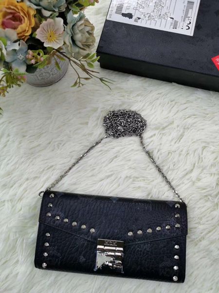 luxuy chian wallet women 2020 fashion spikes women wallet genuine leather hasp wallet for women cards holder female leather wallets 8083, Red;black
luxuy chian wallet women 2020 fashion spikes women wallet genuine leather hasp wallet for women cards holder female leather wallets 8083, Red;black