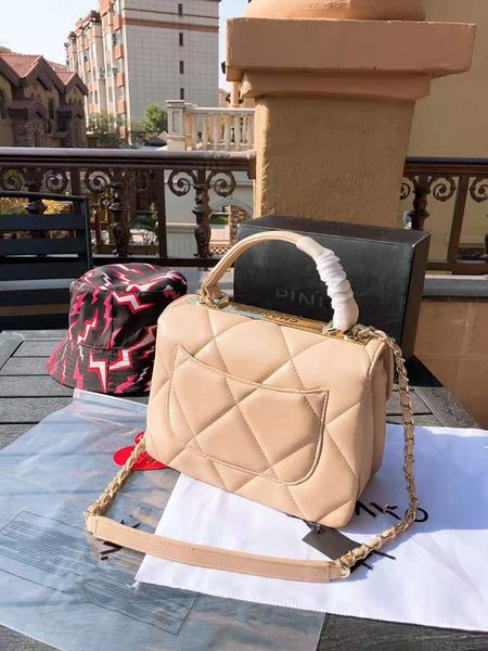 the new sheet metal handle turbot plaid clamshell chain bag lady one genuine leather handbag shoulder bags luxury women handbags
the new sheet metal handle turbot plaid clamshell chain bag lady one genuine leather handbag shoulder bags luxury women handbags