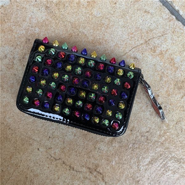 2022 the fashion leather mens and womens wallets classic daily zipper short rivet zippers red shoes wallet trend joker rock, Red;black
2022 the fashion leather mens and womens wallets classic daily zipper short rivet zippers red shoes wallet trend joker rock, Red;black